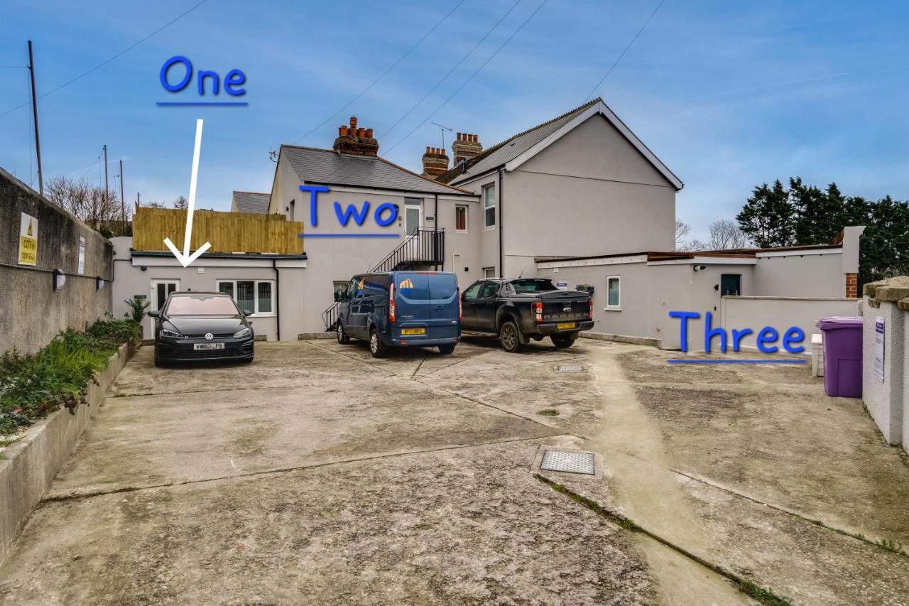 Apartment Two - Private Car Park, Comfortable And Well Equipped - By Ocean City Retreats Plymouth Esterno foto